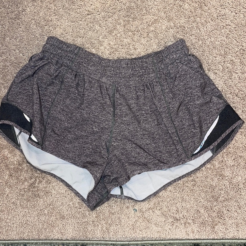 Lululemon Hotty Hot shorts 2.5 Inch
